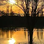 Le Relais Du Bord De Seine Bed & Breakfast 3*