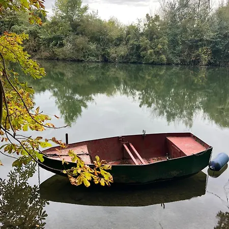 Le Relais Du Bord De Seine Bed & Breakfast *